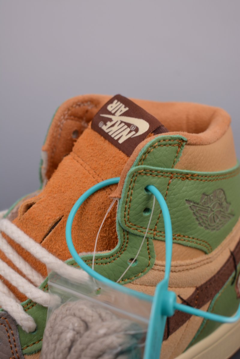 Air Jordan 1 Mid 'Voodoo' view