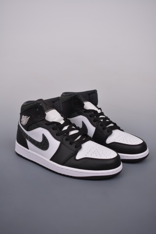Air Jordan 1 Mid 'Panda' view 1