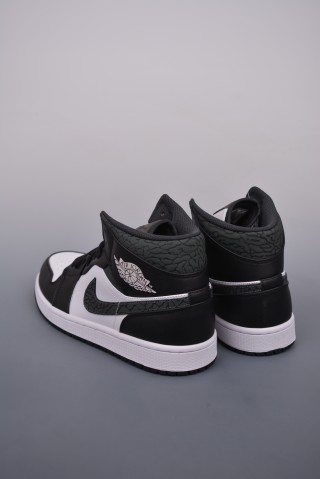 Air Jordan 1 Mid 'Panda' view 2