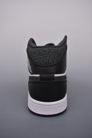 Air Jordan 1 Mid 'Panda' view 4