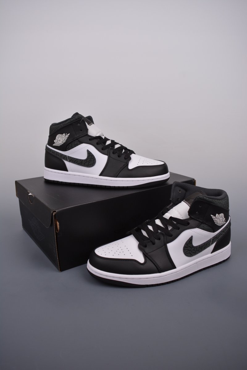 Air Jordan 1 Mid 'Panda' view