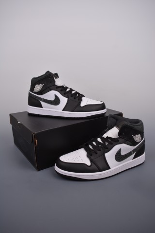 Air Jordan 1 Mid 'Panda' view 5