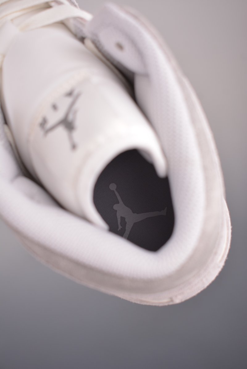 Air Jordan 1 Mid 'Grey / White Toe' view