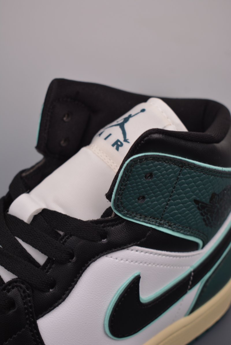 Air Jordan 1 Mid 'Black / White / Green' view