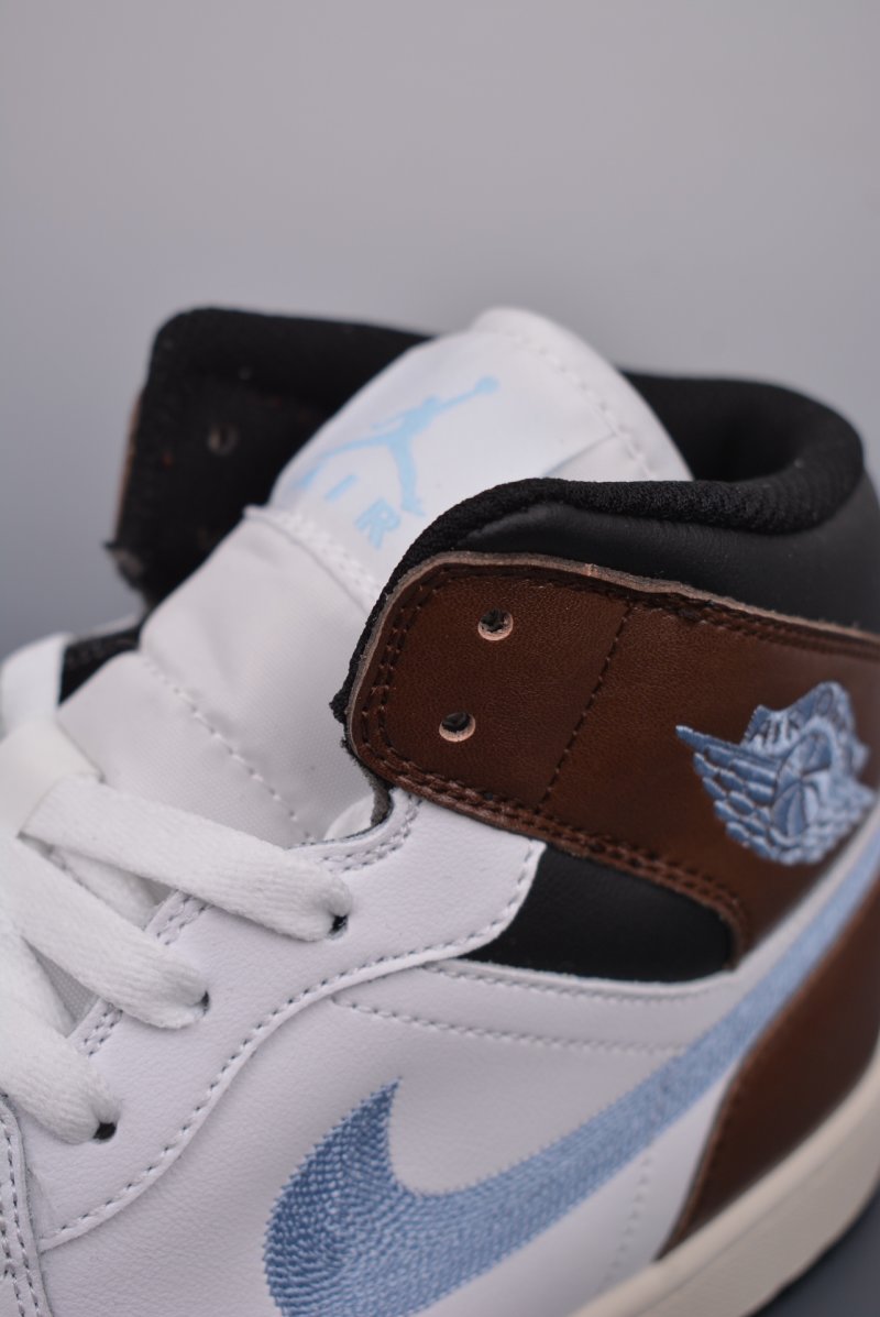 Air Jordan 1 Mid 'White / Brown' view