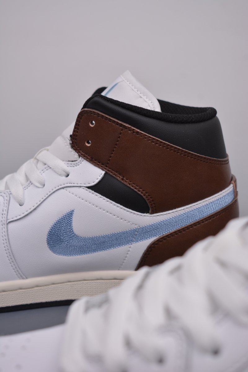 Air Jordan 1 Mid 'White / Brown' view