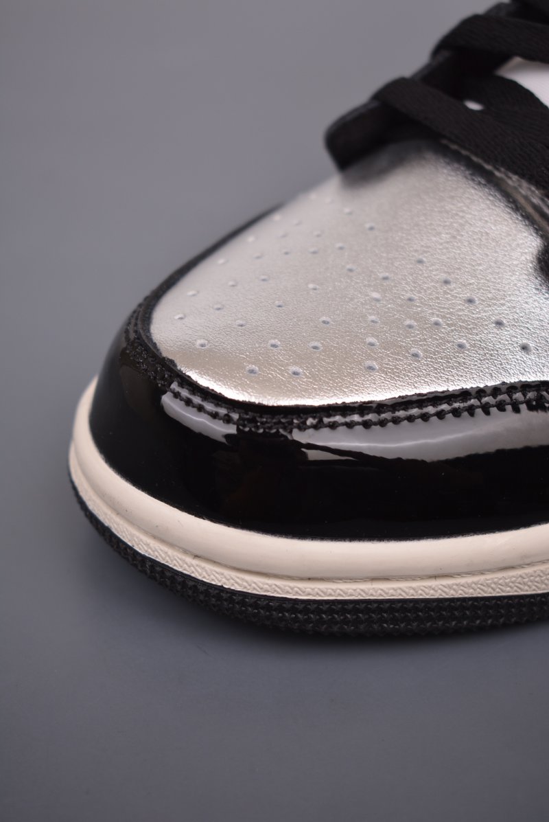 Air Jordan 1 Mid 'Black / Silver' view