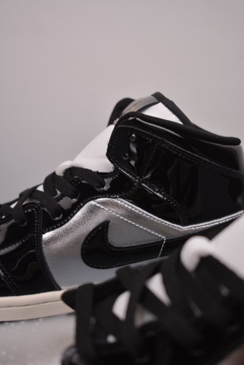 Air Jordan 1 Mid 'Black / Silver' view