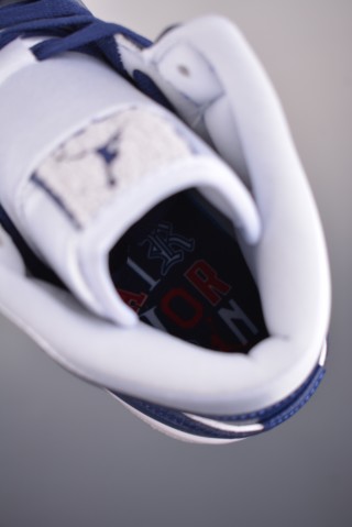 Air Jordan 1 Mid 'Blue' view 9