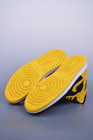 Air Jordan 1 Mid 'Black / Yellow' view 3
