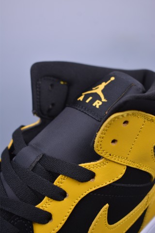 Air Jordan 1 Mid 'Black / Yellow' view 7