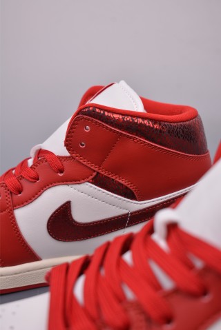 Air Jordan 1 Mid 'Black / Red' view 8