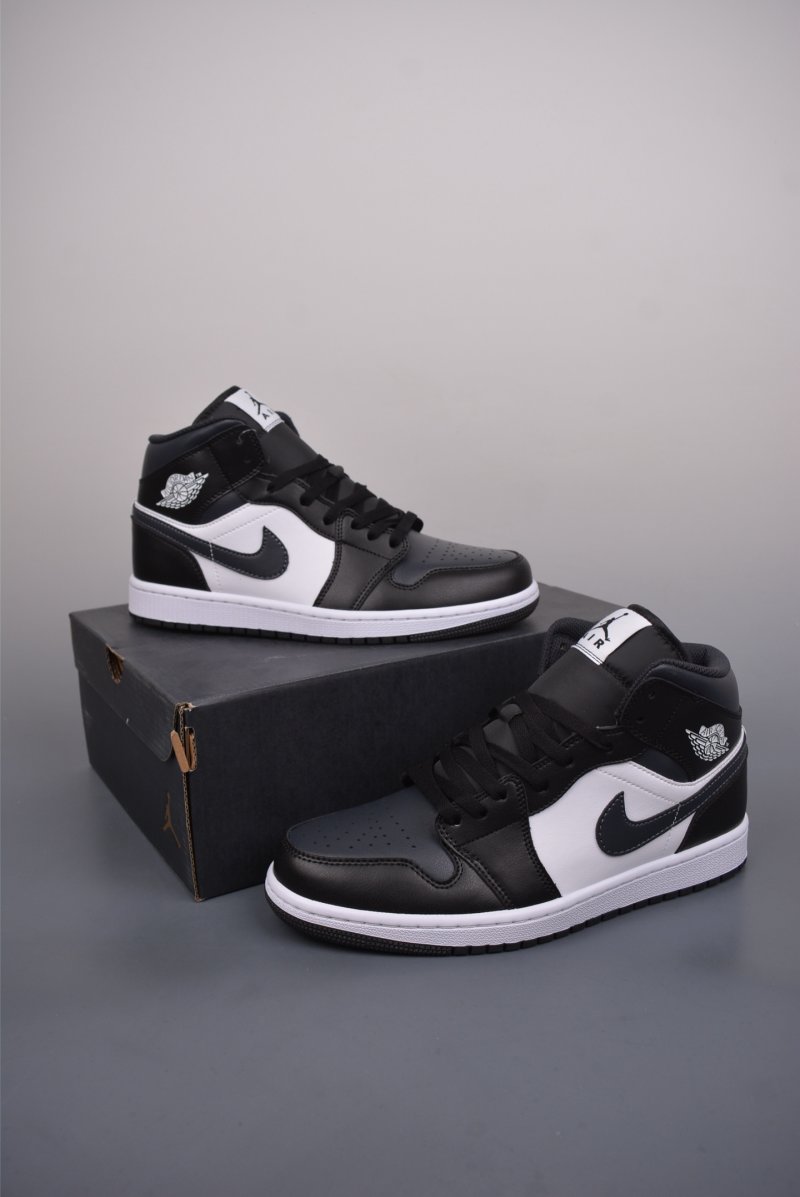 Air Jordan 1 Mid 'Black / White'