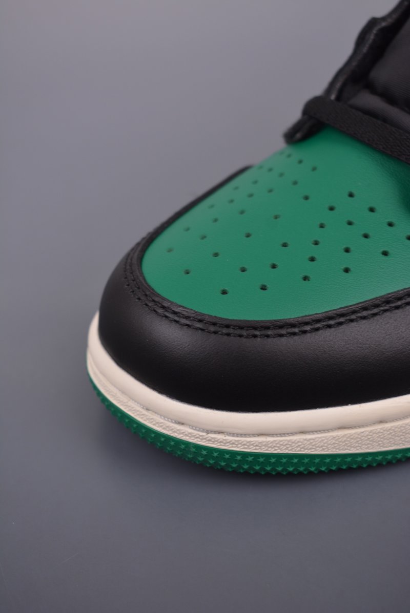Air Jordan 1 Retro Golf 'Black / Green' view