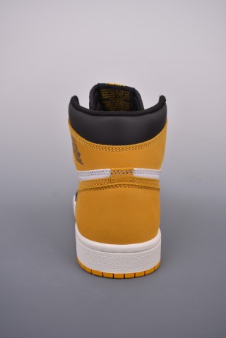 Air Jordan 1 Retro High OG view 4