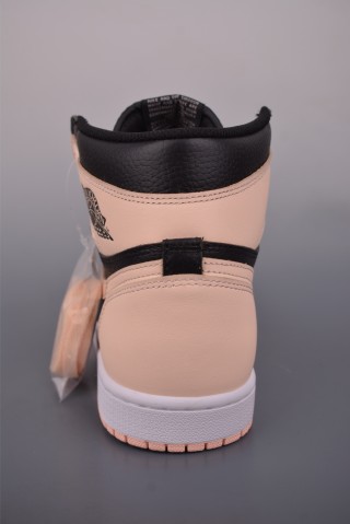 Air Jordan 1 Retro High OG view 4