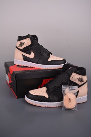 Air Jordan 1 Retro High OG view 5
