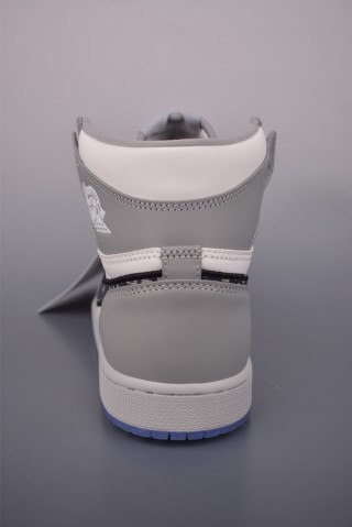 Dior x Air Jordan 1 High OG 'Black / White / Grey' view 4