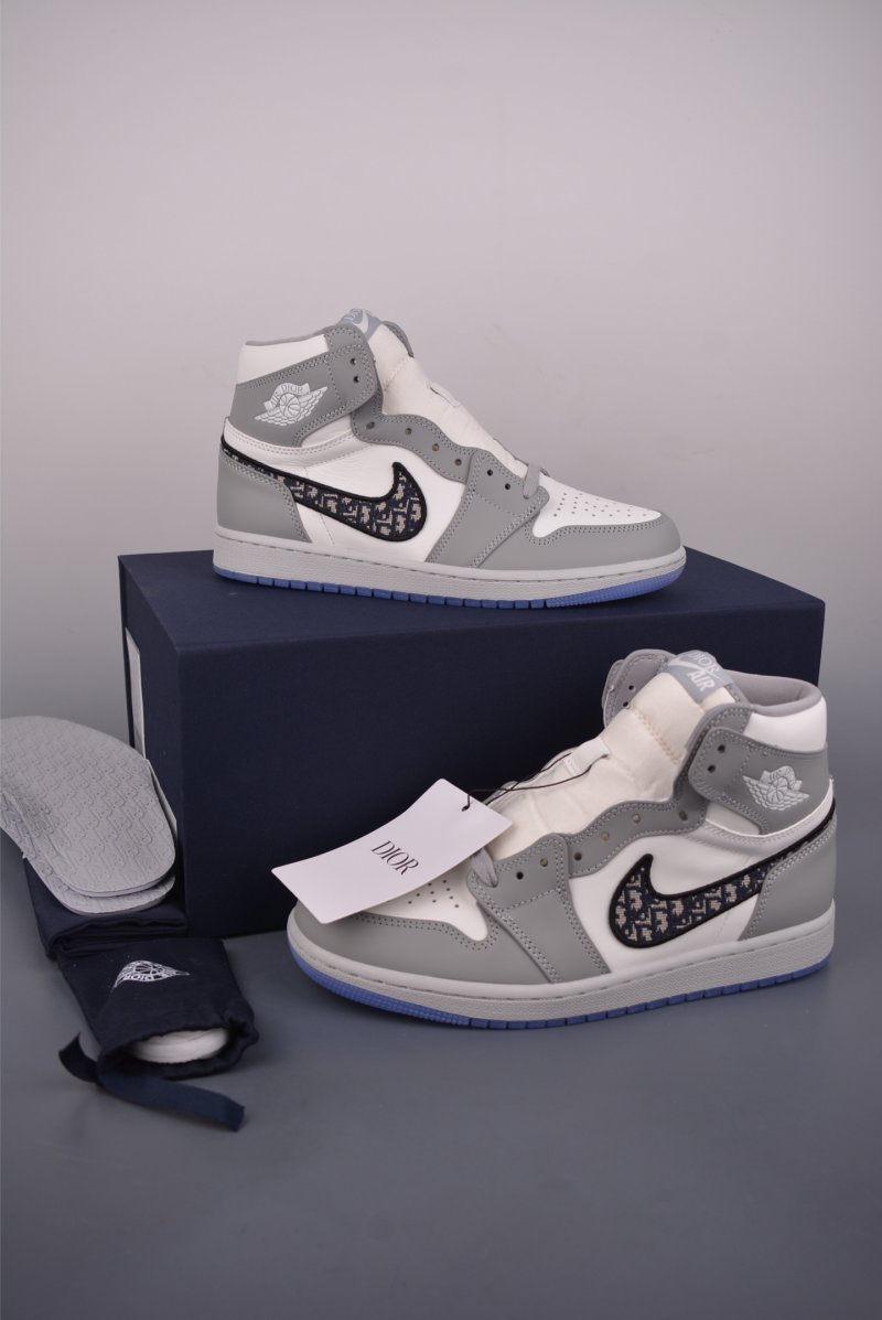 Dior x Air Jordan 1 High OG 'Black / White / Grey' view