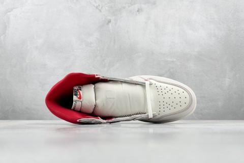Air Jordan 1 Retro High OG view 3