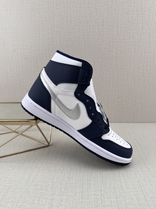 Air Jordan 1 Retro High OG 'Navy Blue' view 2