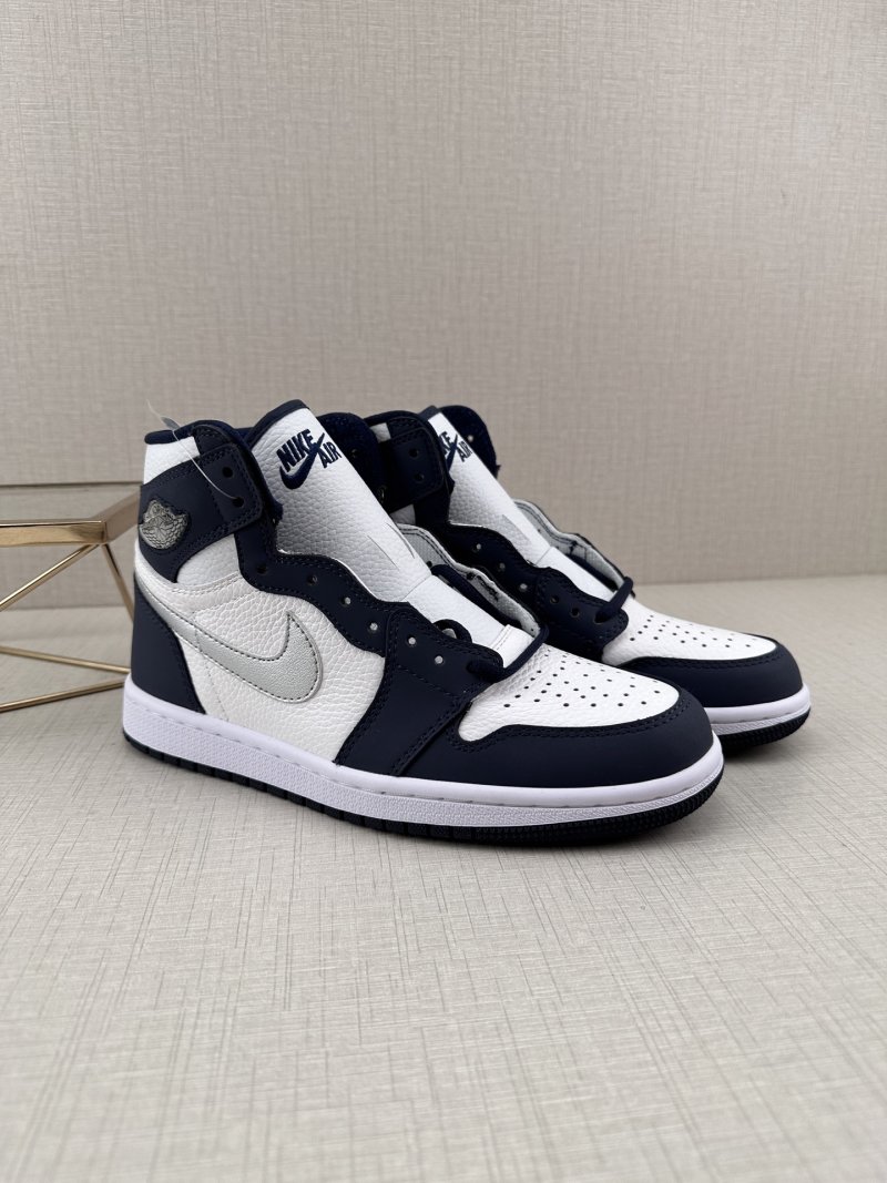 Air Jordan 1 Retro High OG 'Navy Blue' view