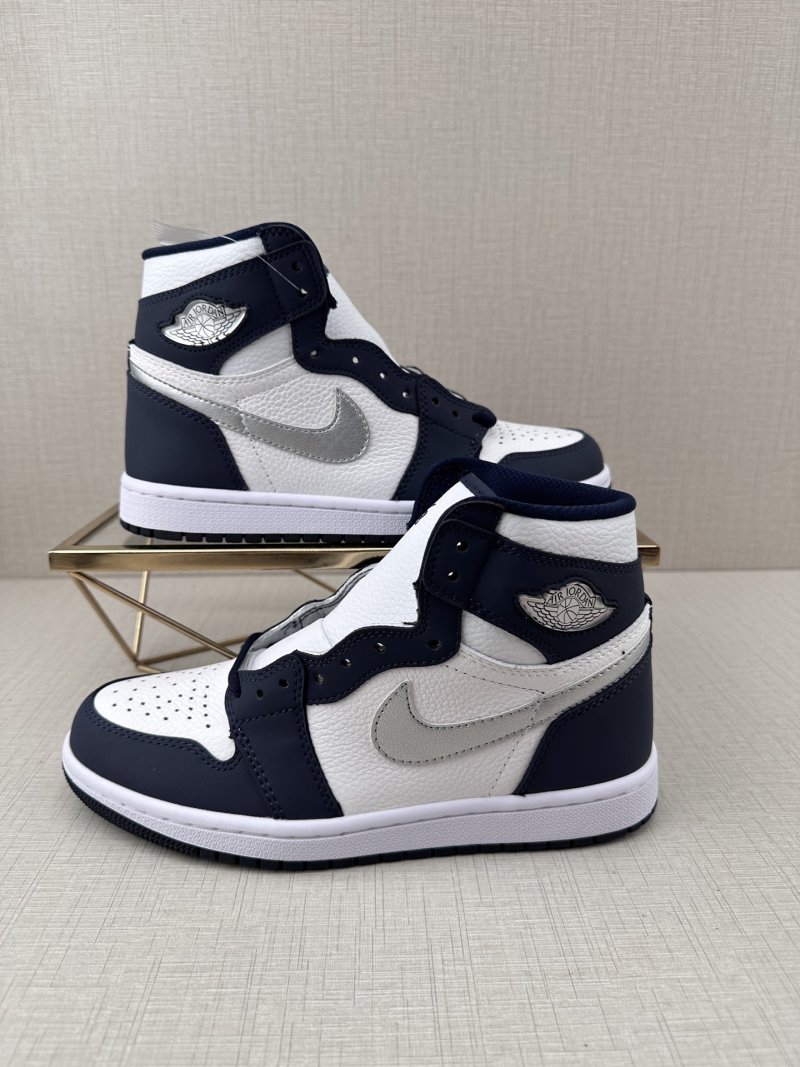 Air Jordan 1 Retro High OG 'Navy Blue' view