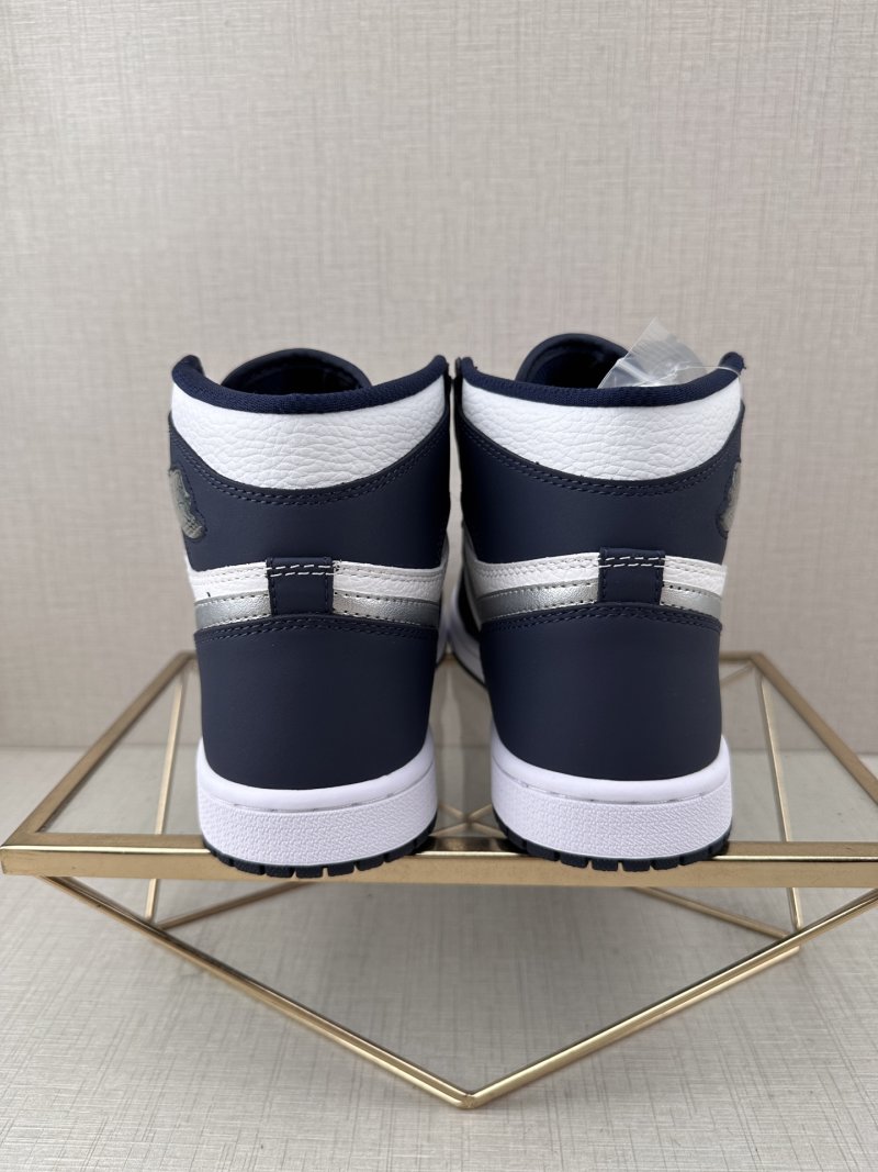 Air Jordan 1 Retro High OG 'Navy Blue' view