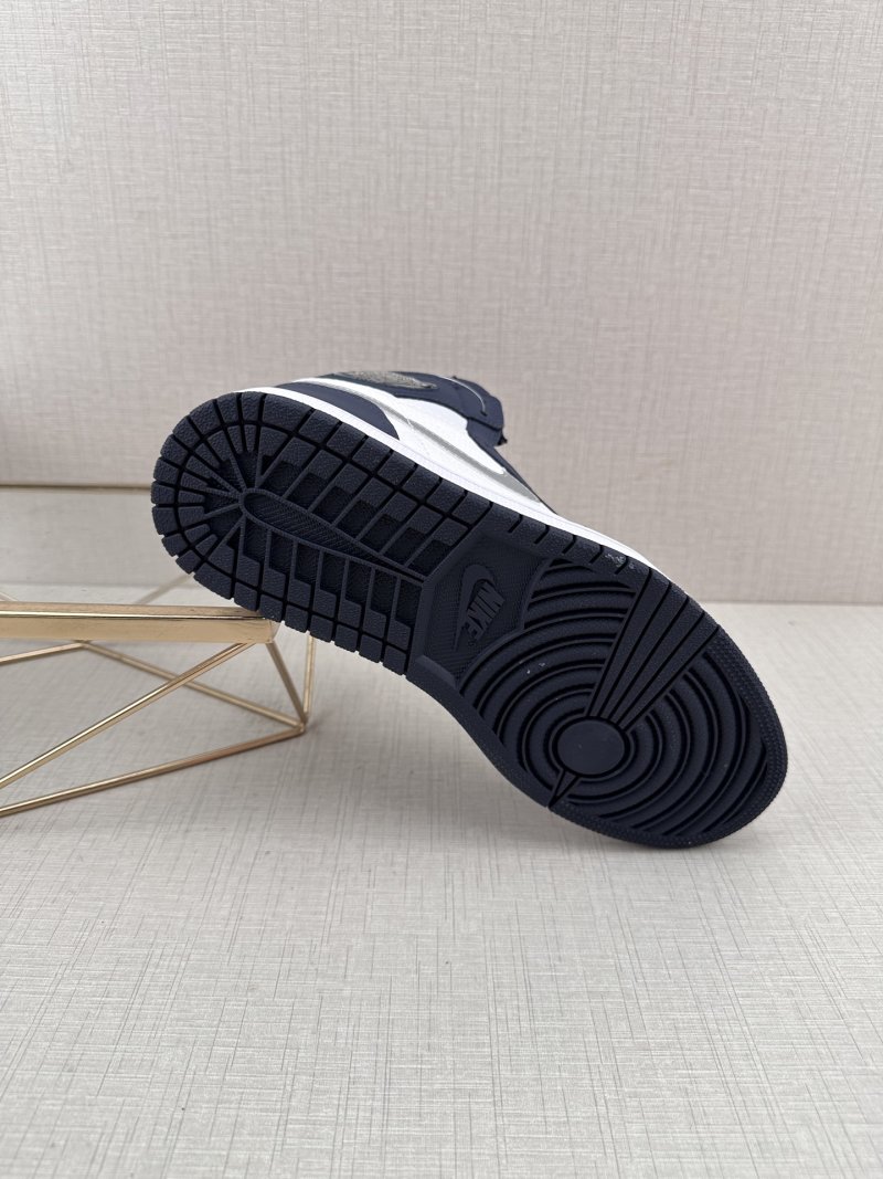 Air Jordan 1 Retro High OG 'Navy Blue' view