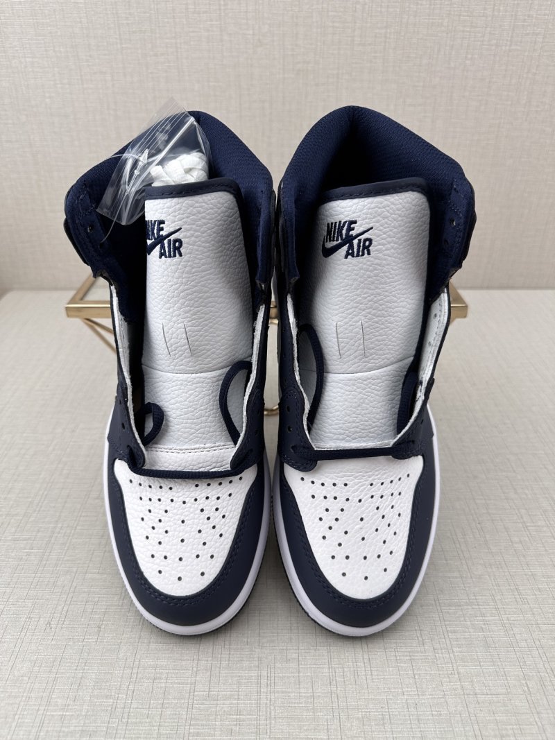 Air Jordan 1 Retro High OG 'Navy Blue' view
