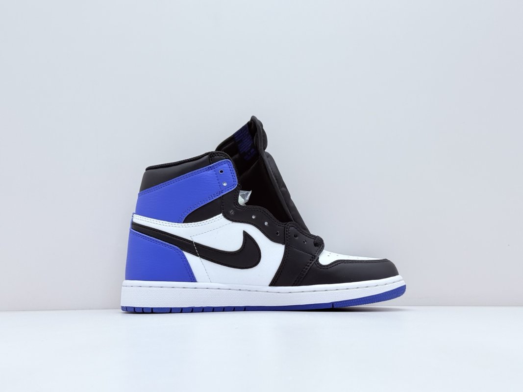 Fragment Design x Air Jordan 1 Retro High 'Black / White / Blue' view