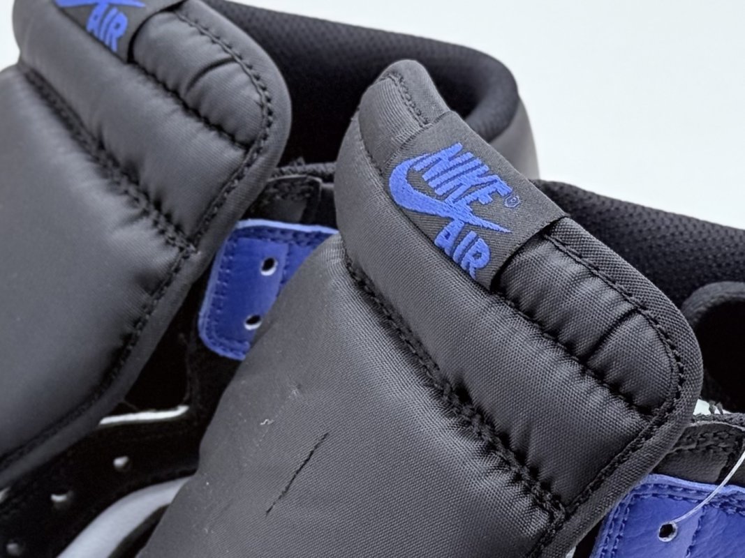 Fragment Design x Air Jordan 1 Retro High 'Black / White / Blue' view
