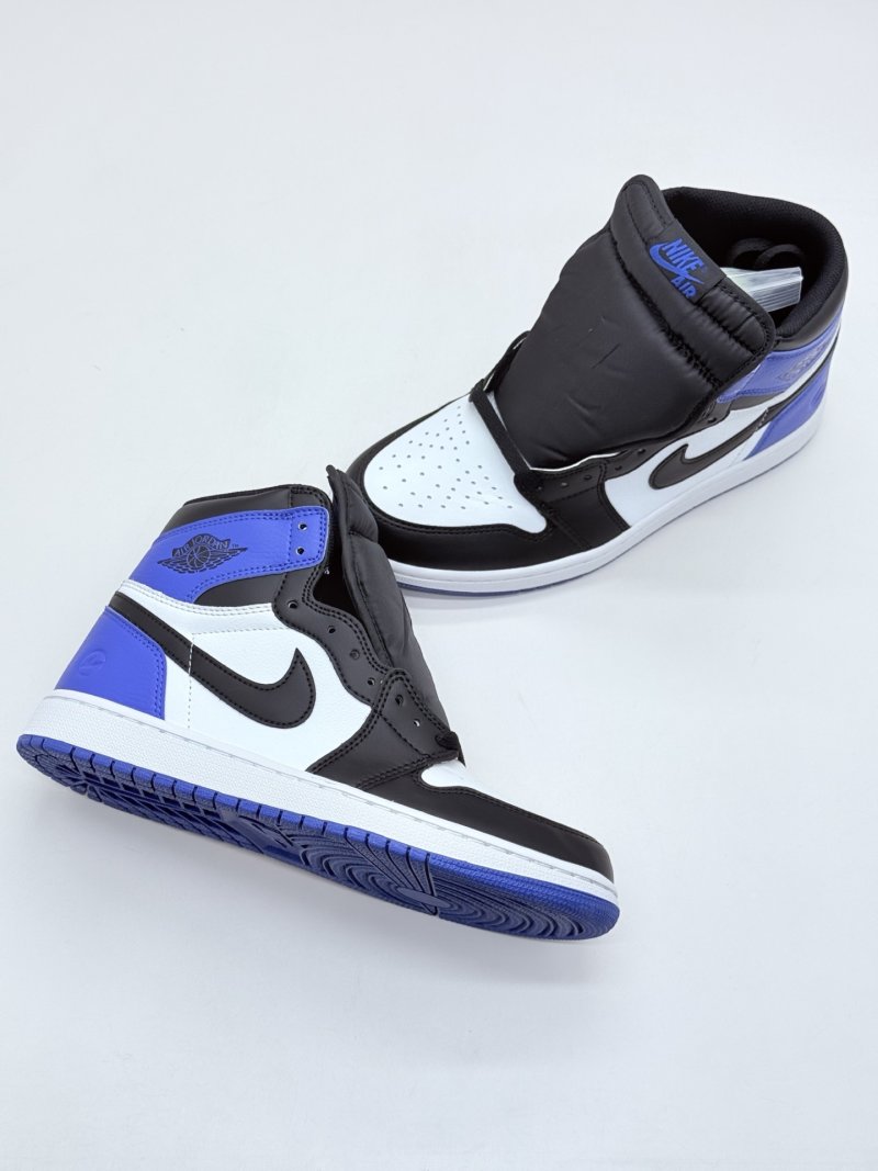 Fragment Design x Air Jordan 1 Retro High 'Black / White / Blue' view