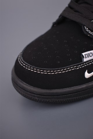 Fragment x Travis Scott x Dior x Air Jordan 1 Low 'Black / White / Blue' view 6