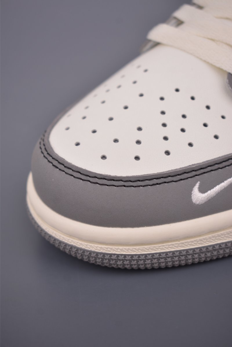 Air Jordan 1 Low 'Travis Scott x Fragment x LV' view