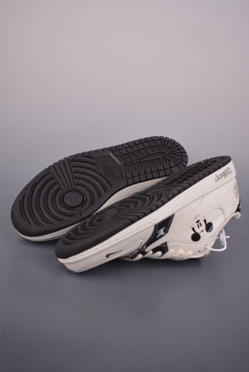 Air Jordan 1 Low 'Travis Scott x Fragment x LV' view