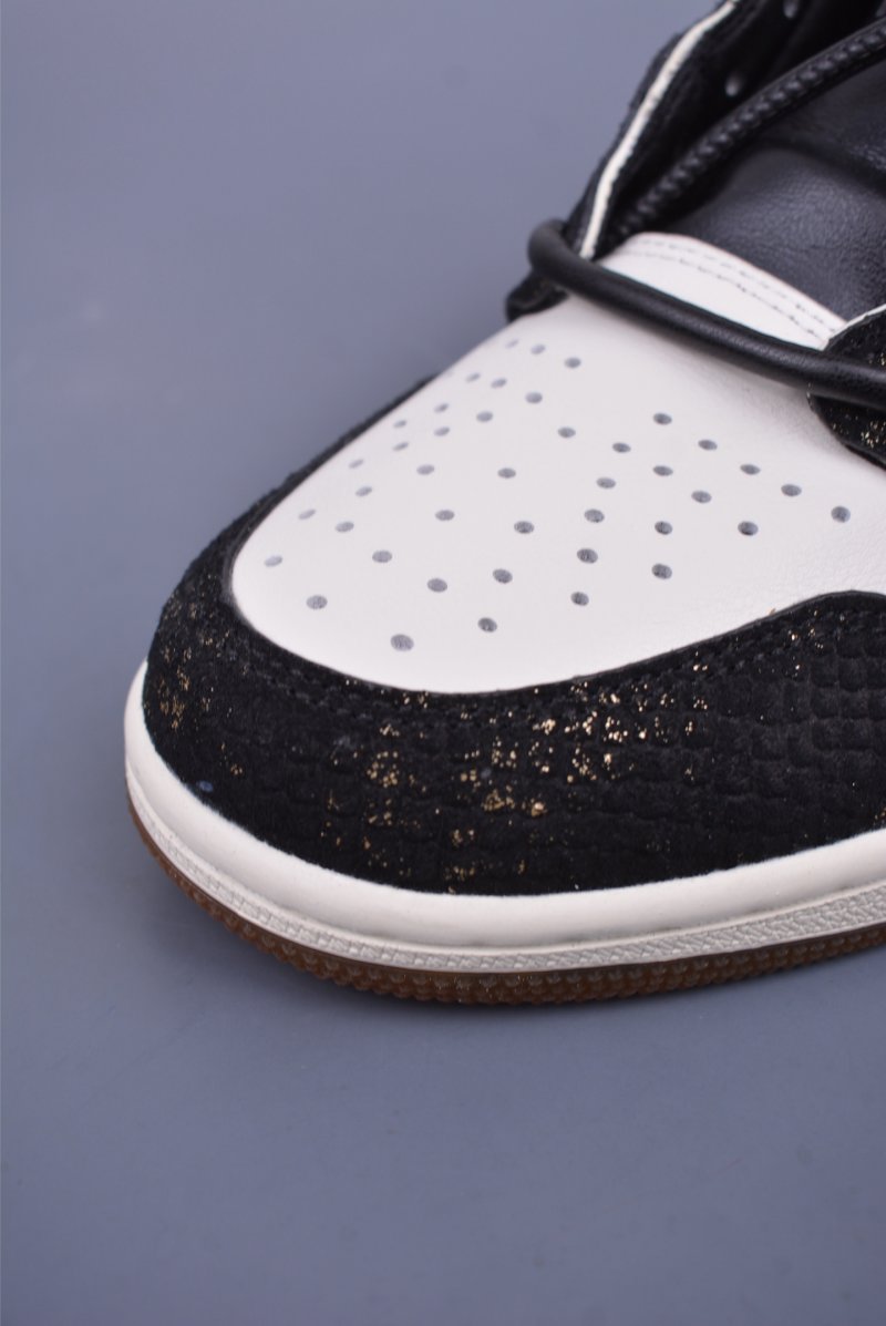 Air Jordan 1 Retro High OG 'Xuanwu' view