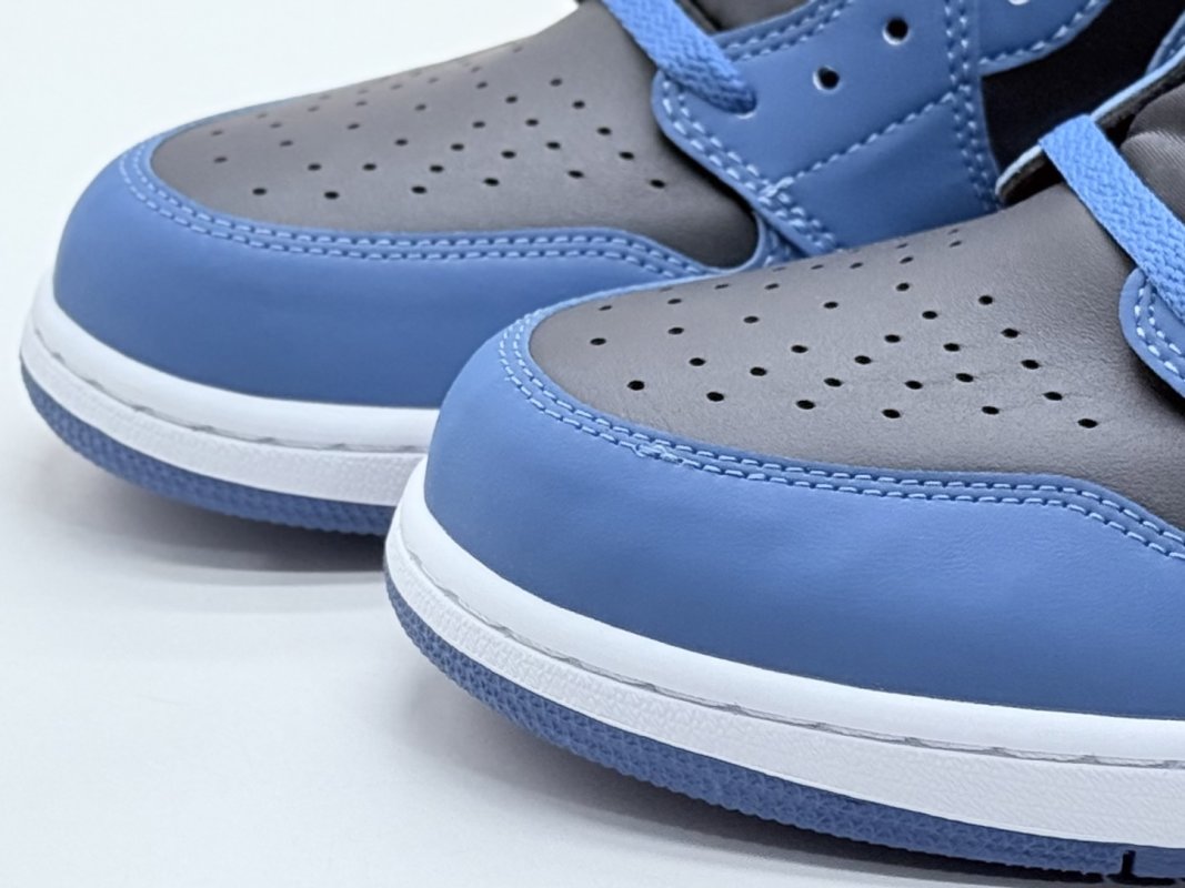 Air Jordan 1 'Black / Blue' view
