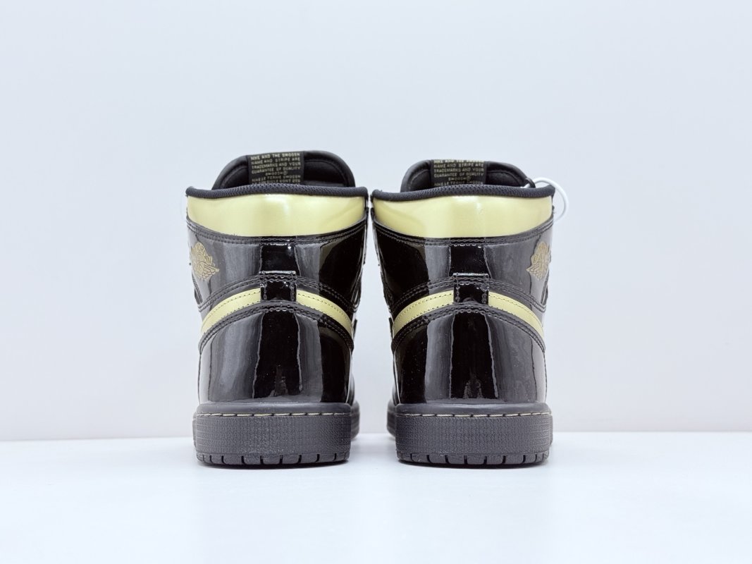 Air Jordan 1 High OG 'Black / Gold' view