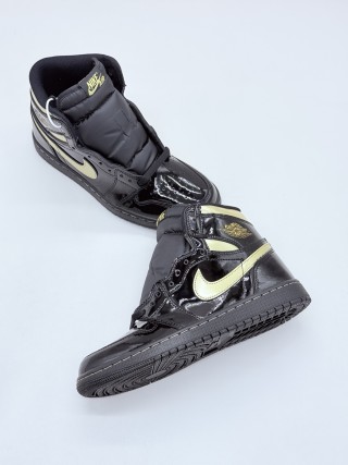 Air Jordan 1 High OG 'Black / Gold' view 11