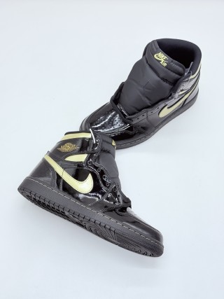 Air Jordan 1 High OG 'Black / Gold' view 12