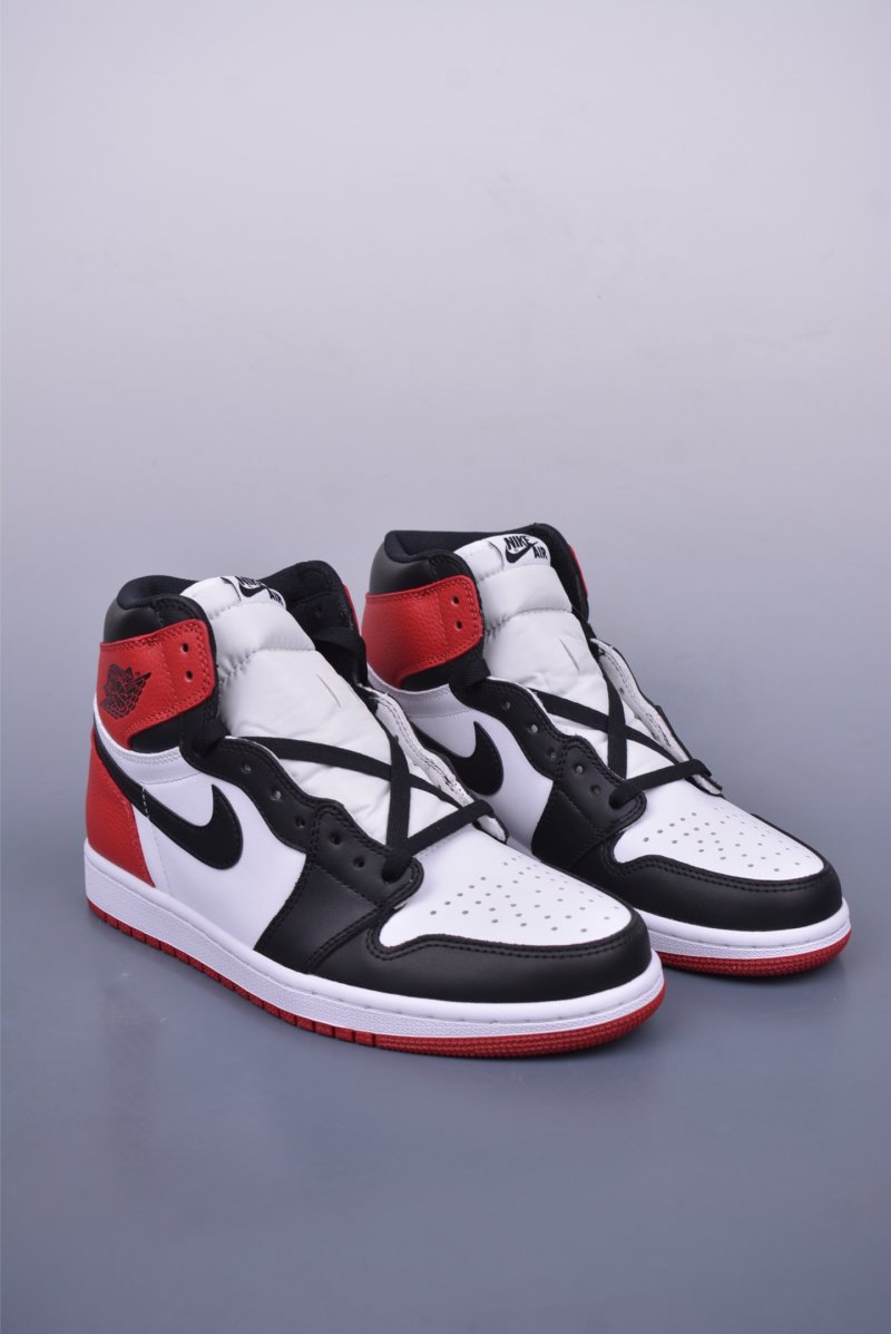 Air Jordan 1 High OG 'Black Toe'