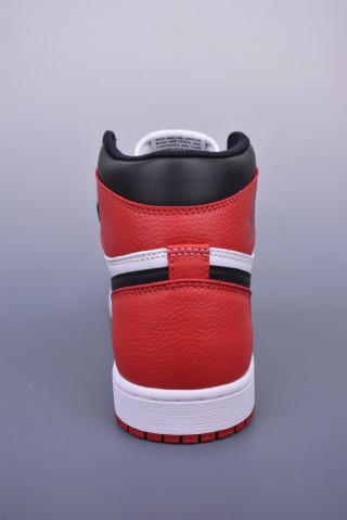 Air Jordan 1 High OG 'Black Toe' view 4