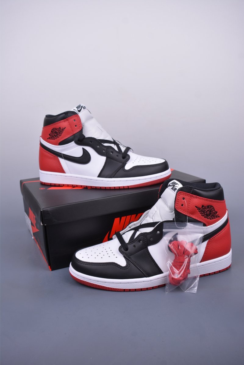 Air Jordan 1 High OG 'Black Toe' view