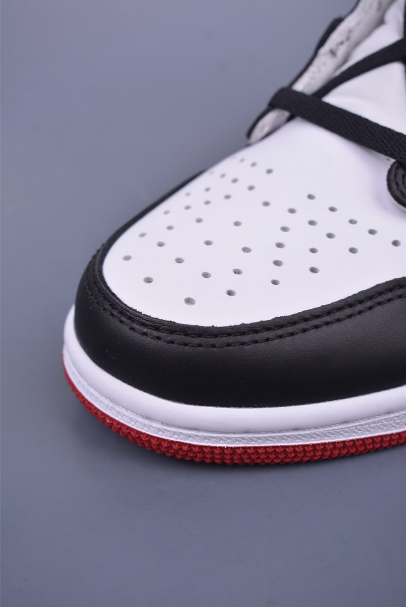 Air Jordan 1 High OG 'Black Toe' view