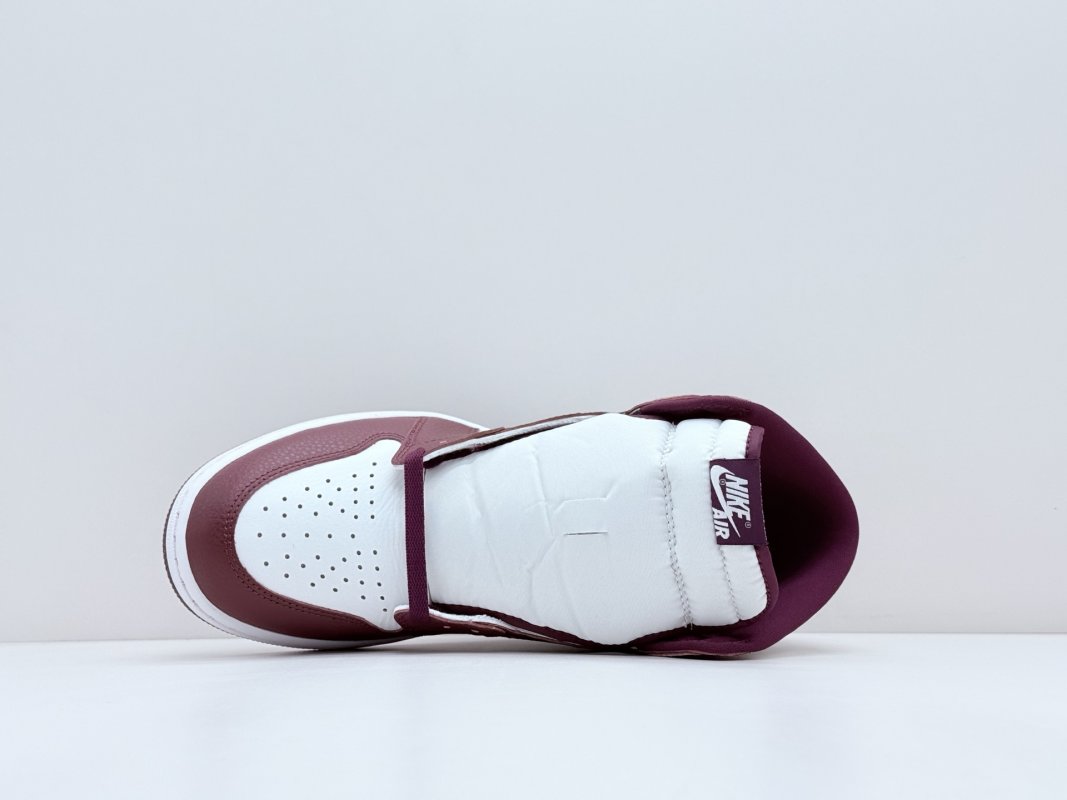 Air Jordan 1 High OG 'Bordeaux' view