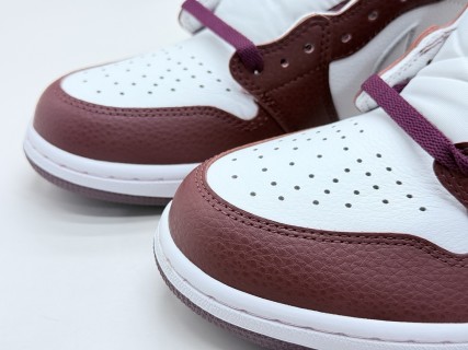 Air Jordan 1 High OG 'Bordeaux' view 7