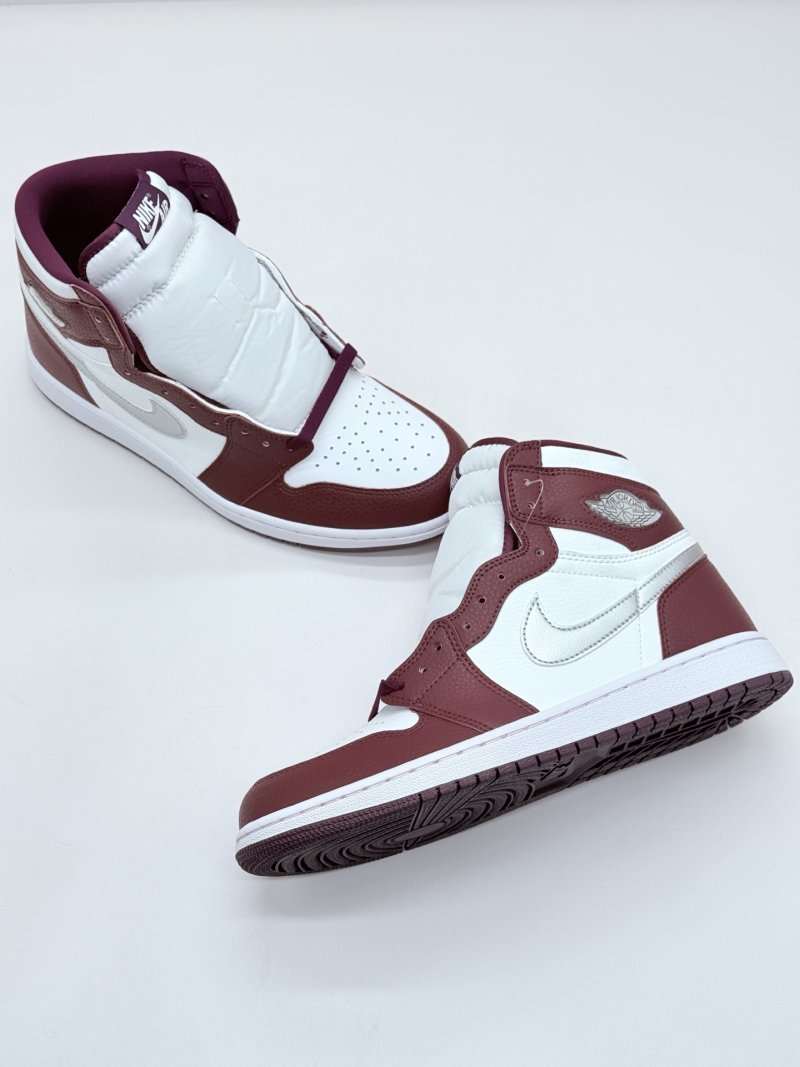 Air Jordan 1 High OG 'Bordeaux' view