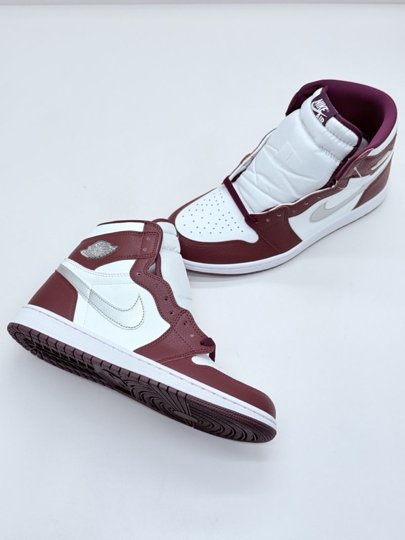 Air Jordan 1 High OG 'Bordeaux' view