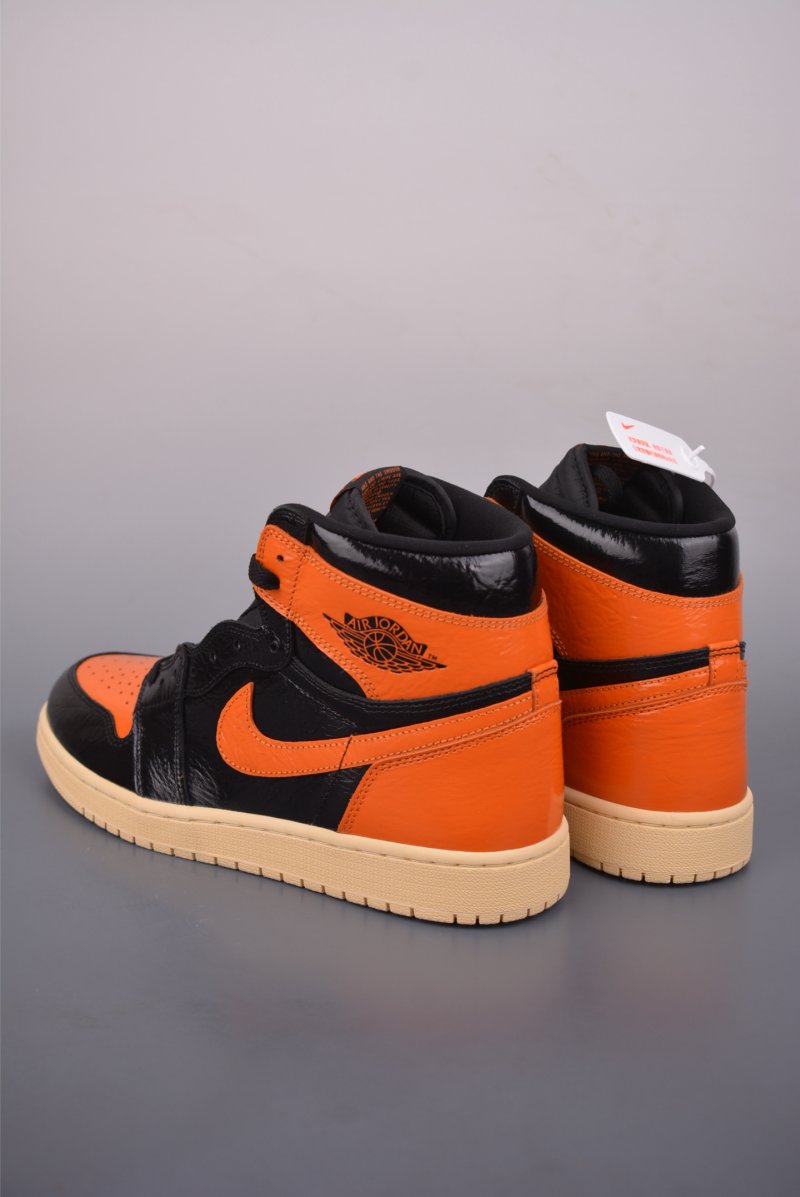 Air Jordan 1 High OG view